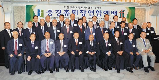 Former Moderators of PCK Hapdong & Tonghap Meet After 55-Year Divide  
