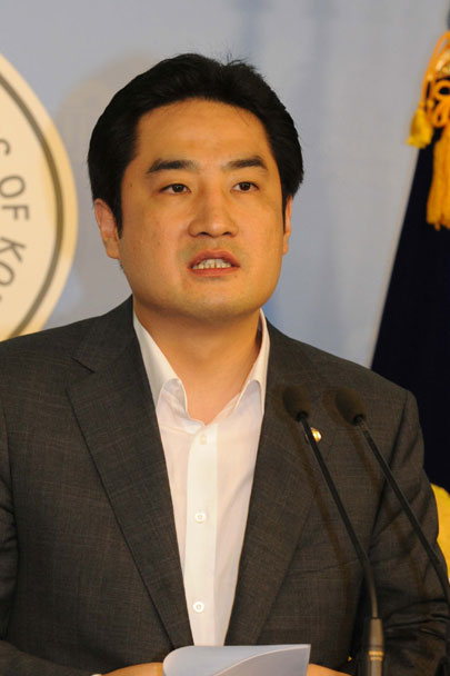  Ƴ  뼮   ?  
