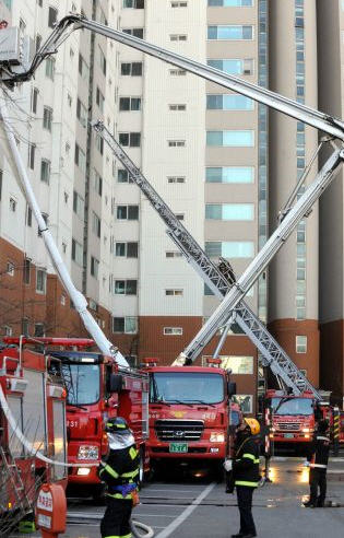 광주서 부부싸움 했다고 아파트에 불질러…심야시간 10여명 중경상  