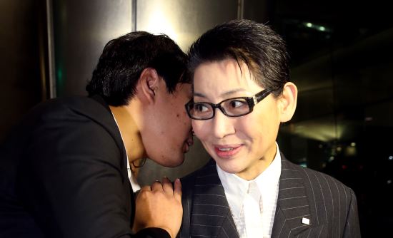 輺 ,