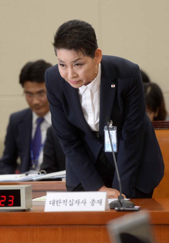輺 