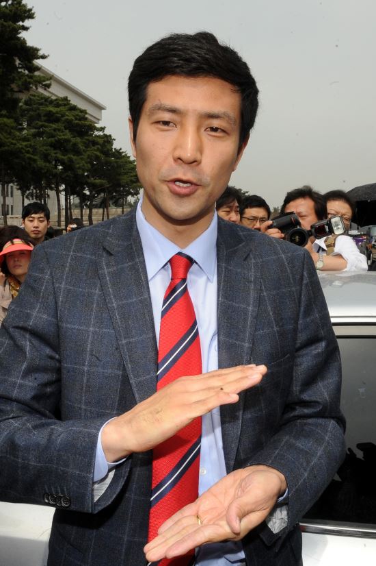 λ  뼺 ǿ 