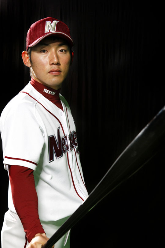 서건창, 프로야구 선수가 뽑은 ‘올해의 선수’…정규리그 MVP 이어 2관왕  