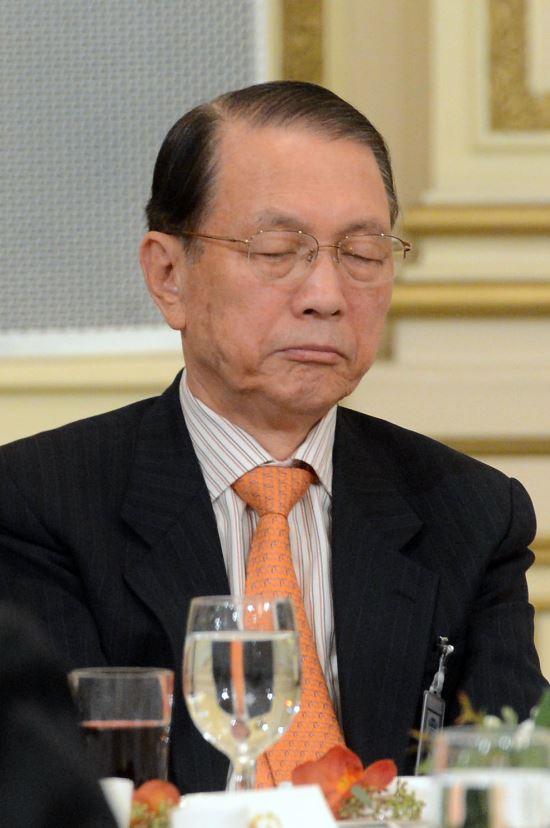 靑 권력암투설 와중에… 김기춘 비서실장 역할 제대로 했나 의구심  