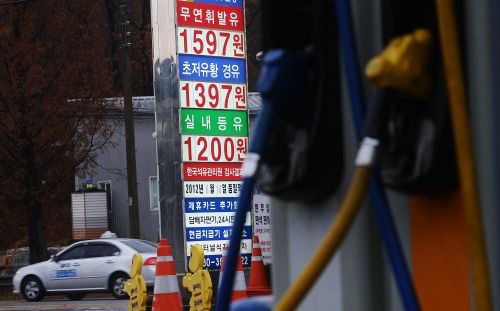 국제유가 하락 영향으로 국내 휘발유가격 1600원대 진입  