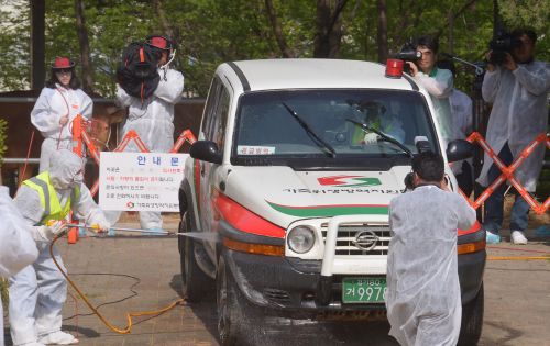 충북도, 진천 구제역 의심 돼지 살처분  