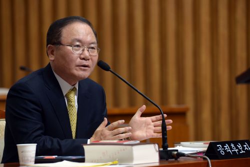 특정업무경비 횡령혐의 이동흡 전 헌법재판관 무혐의  