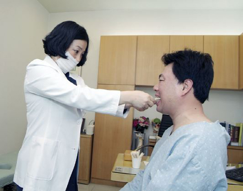 연말연시 스트레스와 과로, “구안와사 조심해야”  