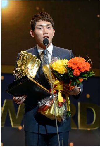 Ÿڡ ̽¿  MVP â ޾ ۷ꢩ  