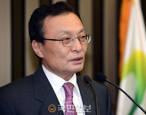 이해찬 “청와대 권력 많이 가지면 문고리 권력 생길 수밖에…”  