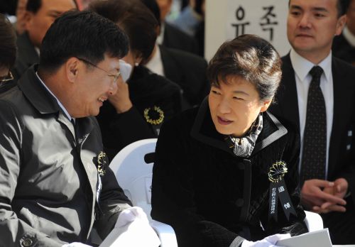 비선실세 국정개입 의혹의 발단은 '박지만 라인 대 정윤회 라인' 간 갈등  