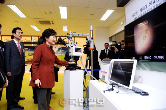구미는 창조산업단지로, 포항은 친환경제조업 중심으로…창조경제센터 2곳 출범  