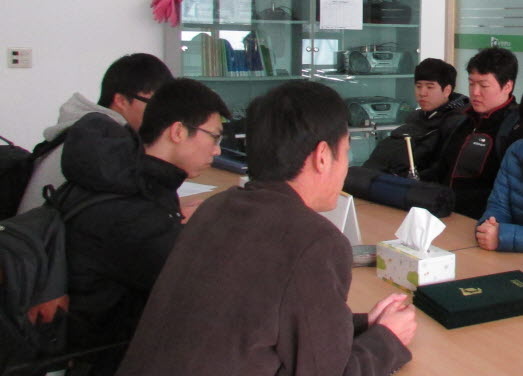 교수가 제자 4명에 이색 크리스마스 선물  