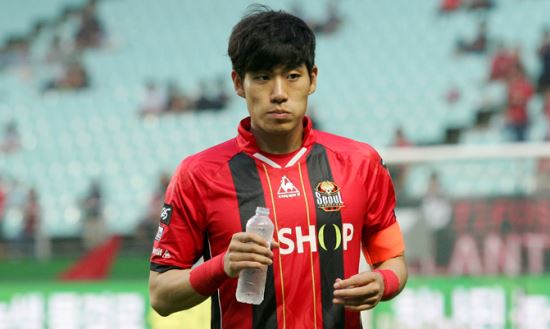 축구국가대표 센터백 김주영  상하이로 이적  