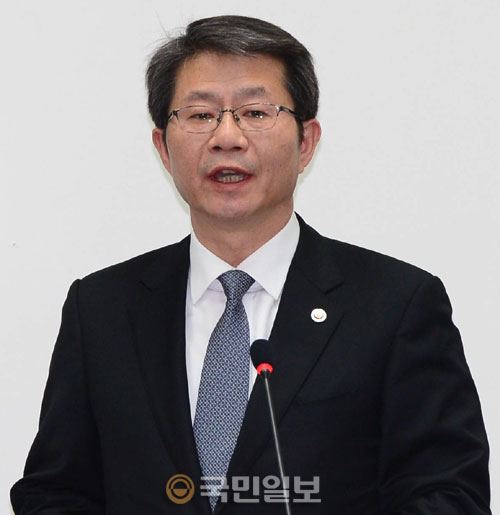 류길재 통일부 장관, 남북 당국회담 1월 중 개최 제안  