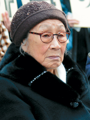 [한·일 국교정상화 50년-1부 애증의 한·일 관계] 위안부 피해자 김복동 할머니 “잊고 죽고 싶은데…” 기사의 사진