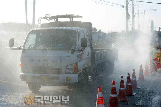 구제역, 경기도까지 확산되나…이천 이어 용인서도 의심 신고  