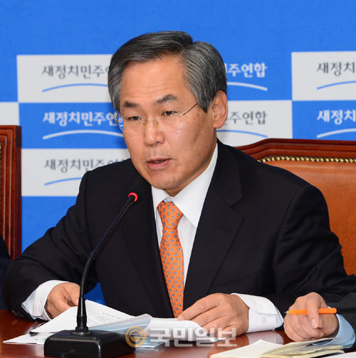 우윤근 “민정수석 내일 반드시 국회 나와야” 비선실세 의혹 특검 요구도  