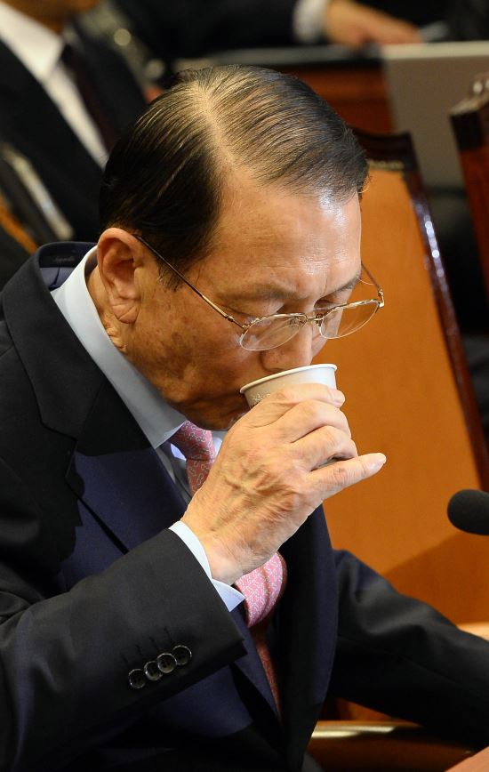 김기춘 실장 한계 봉착했나...대통령 신년회견 주목  