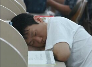 잠 잘 못자는 아이 언어·수학 성적 떨어진다  