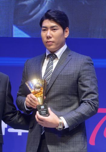 미국출국 강정호 “몸을 많이 만들어놨다… 잘 적응하느냐에 성적 달라질 것”  