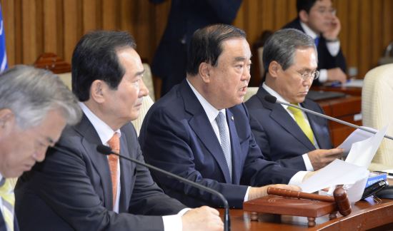 문희상 “대북정책 강경만이 능사가 아니다...박근혜,주도적으로 나서라”  