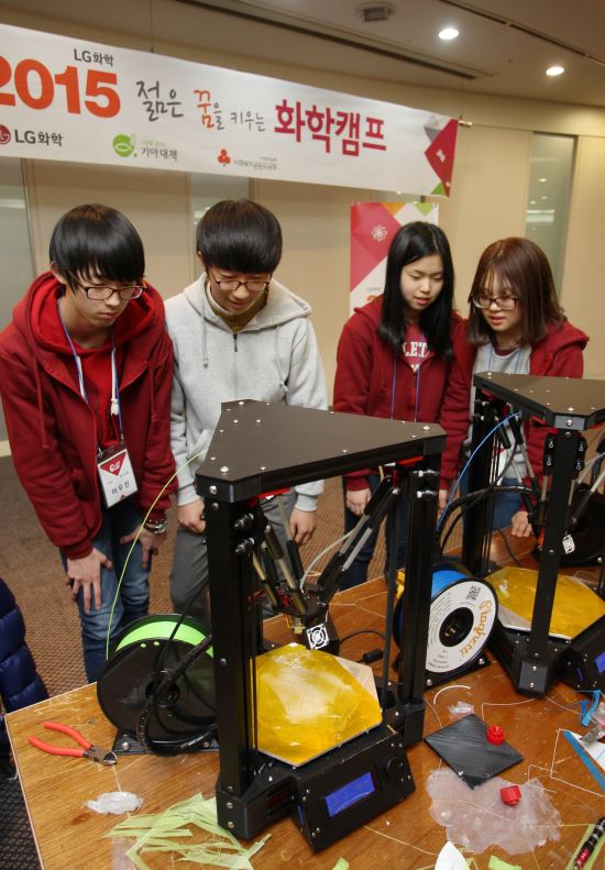 “젊은 꿈을 키워라” 청소년 초청 화학캠프… LG화학 여수공장 인재양성 과정 호평  