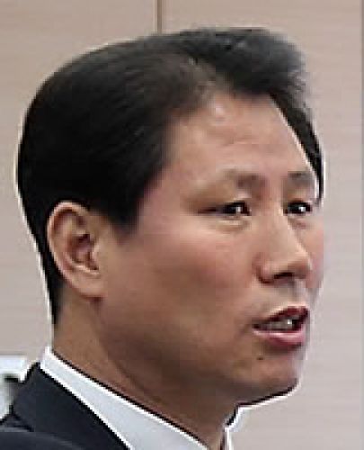 여론 공세에 밀려 살짝 업무만 조정한 문고리 3인방  