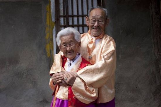‘님아’ 강계열 할머니, 한글 공부 매진… “관객들에게 감사편지 쓰고파”  