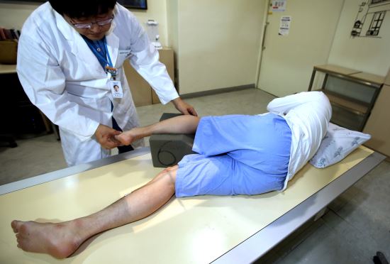이완구 후보자의 승부수, 병역면제 의혹 차남 공개검증...부동산 등 투기 의혹 불끄기 의도  