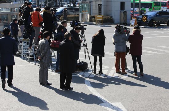 박창진 사무장, 두달만에 조현아와 첫 대면…조현아, 단 한 번도 고개 안 들어  
