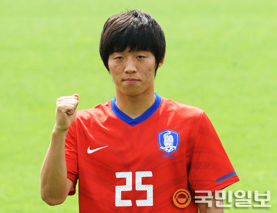 박지성의 후계자에게 “F***ing chink”… 김보경, 모욕했던 감독의 품으로?  