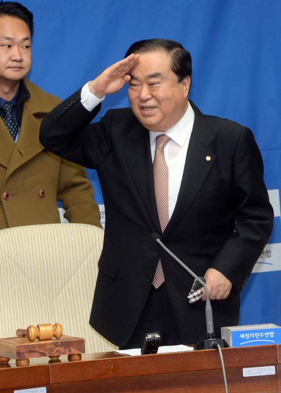 F학점에서 A학점으로 성적 오른 문희상...2기 비대위원장 마감  