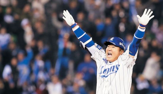 '청백전서 135ｍ 대형 3점포' 삼성 최형우 