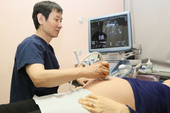 중앙대병원 김광준 교수팀, 거꾸리 태아 자연분만 유도 성공률 70% 대기록  