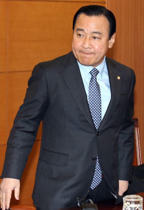 ‘친박 삼각편대 떴다’-여당 원내대표 출신 공통점  
