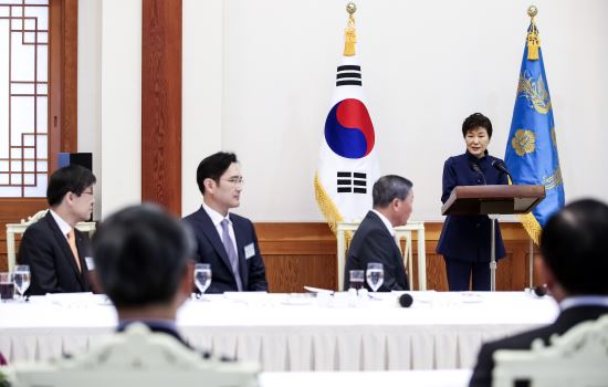 “대한민국의 메디치 가문이 돼달라”-박 대통령, 재계총수와 18개월만의 오찬  