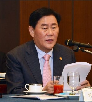 자원외교 국조 기관보고 파행… 최경환 “어이가 없어 답변드릴 말씀이 없다”  
