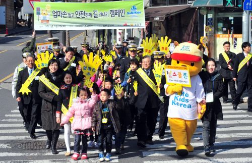 어린이 교통사고 예방 특단 대책… 서울 스쿨존 56곳 등·하교 때 차량통행 금지  