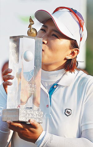  17  LPGA   Ǯ١ ȥ LPGA ŸϷ 15   