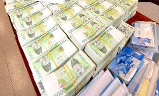 간부 업무추진비 8000만원 ´슬쩍´… 간큰 하급직 공무원 덜미  