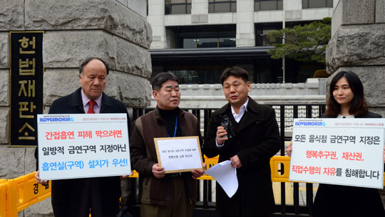 [친절한 쿡기자]금단현상 앓는 대한민국…뿔난 흡연자들 ‘식당 금연’ 헌법소원  