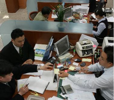 무이자 ´장발장은행´ 첫 대출...4명에 650만원 지원  
