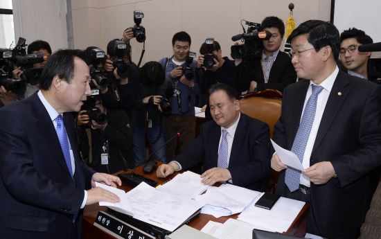 [긴급]법사위, 김영란법 적용대상에 사립학교 이사장 추가  