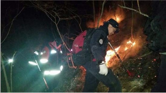 강원도 정선 산불 이틀째… 헬기 진화작업 재개  