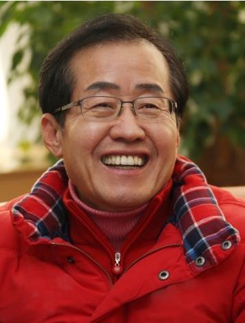“홍준표는 왜 공짜밥 먹고 다니냐” 페북 논리에 네티즌 일침  