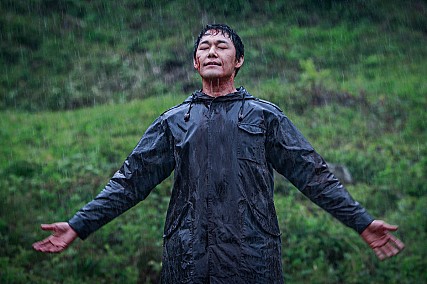 ‘살인의뢰’가 ‘킹스맨’을 눌렀다 개봉 첫날 박스오피스 1위 등극  