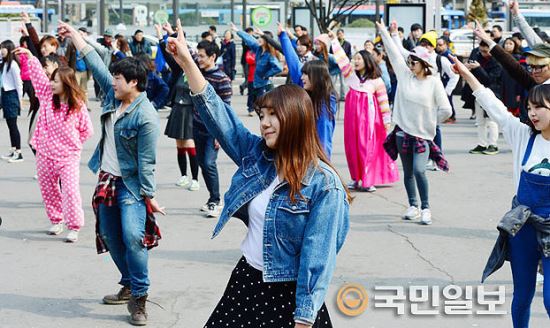 ‘힘내, 청춘들’  