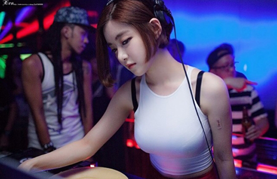 [영상] DJ 소다를 꿈꾸는 남학생… “고혹적 자태로 클럽 올킬”  