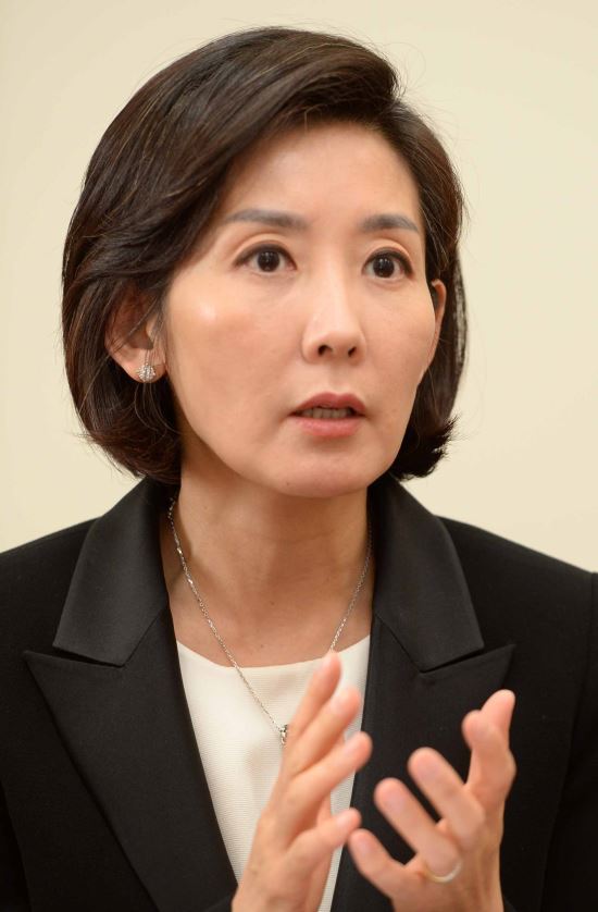 “나경원은 미인” 덕담? 외교적 결례?  